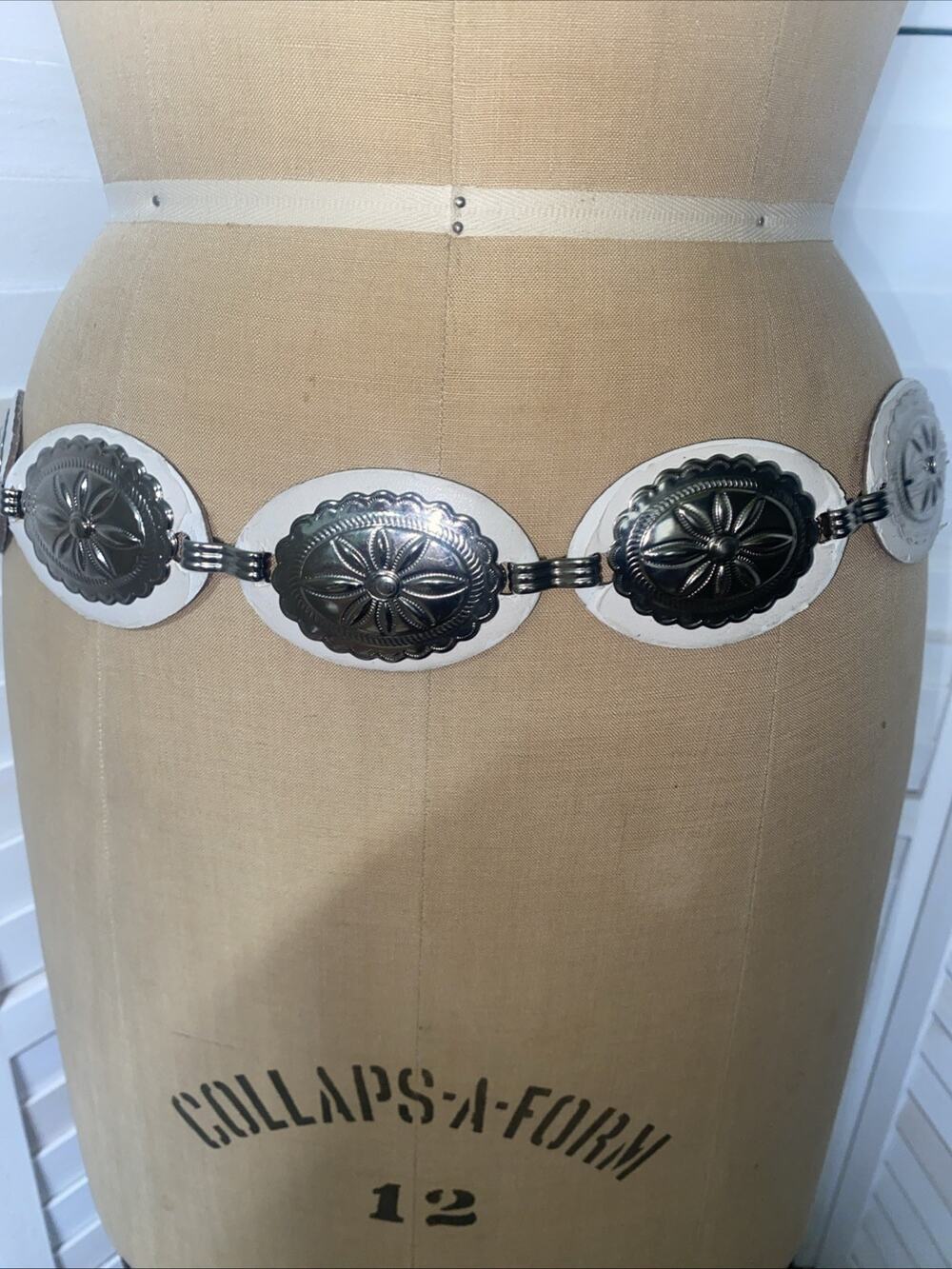 Handmade 1980s Southwestern White Leather Silver Tone Concha Belt Sz Large